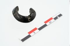 Foto von Gagatringperle (NHMW-PRAE-025130)